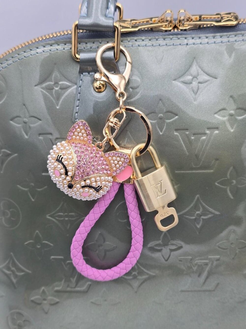 Authentic Louis Vuitton Gold Lock 🔒 Unbranded Fox Head Keychain Bag Charm LV - Picture 2 of 9